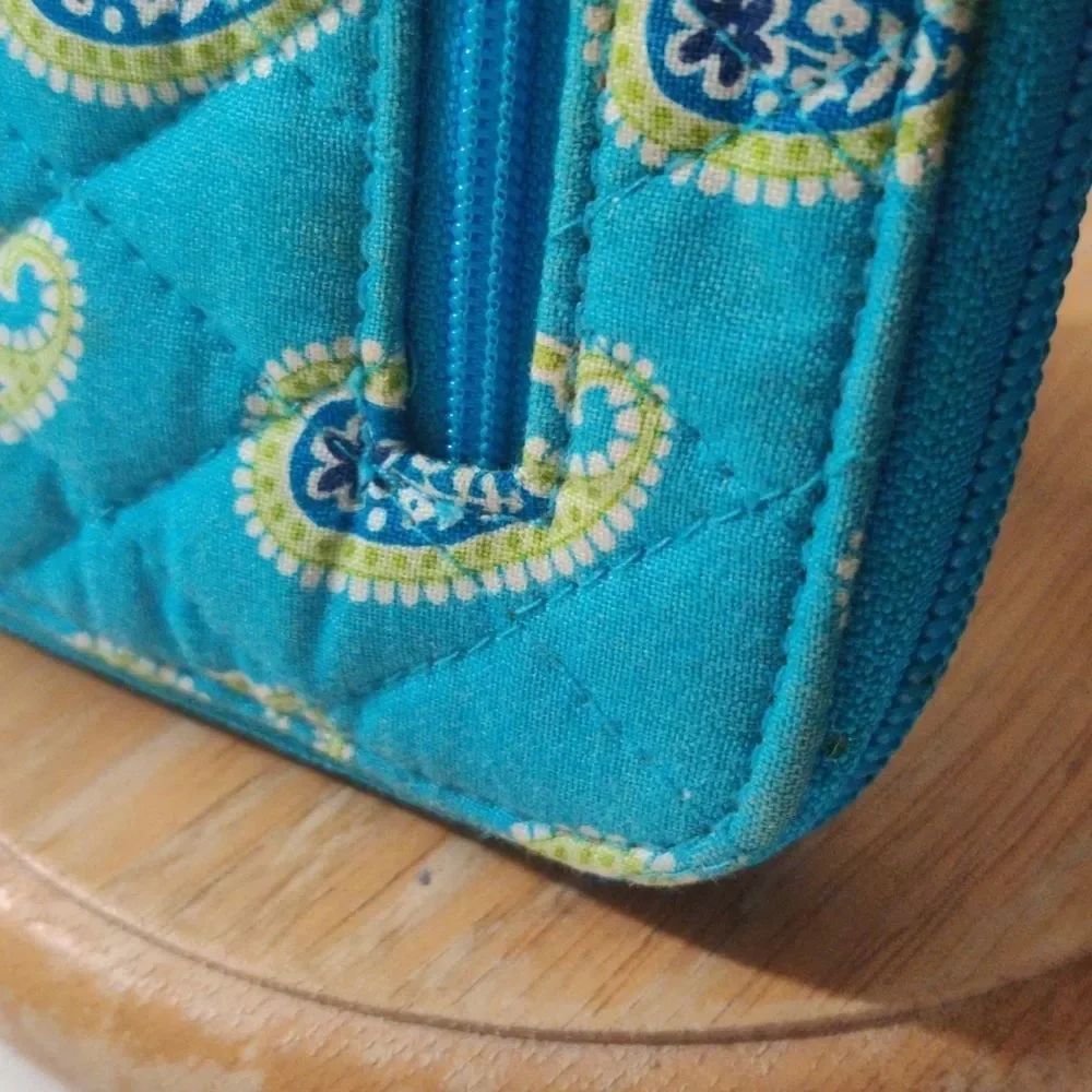 Vera Bradley Baby Blue Paisley Clutch‎ Wallet - Picture 7 of 16